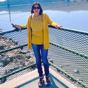 Meet your Posher, Estela